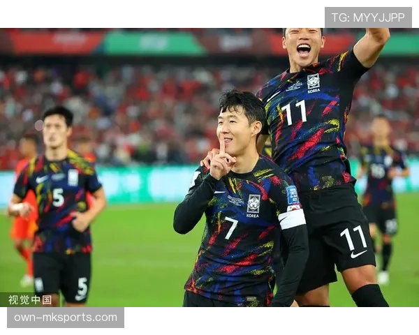 孙兴慜热情互动引爆现场，球迷狂欢场面引热议