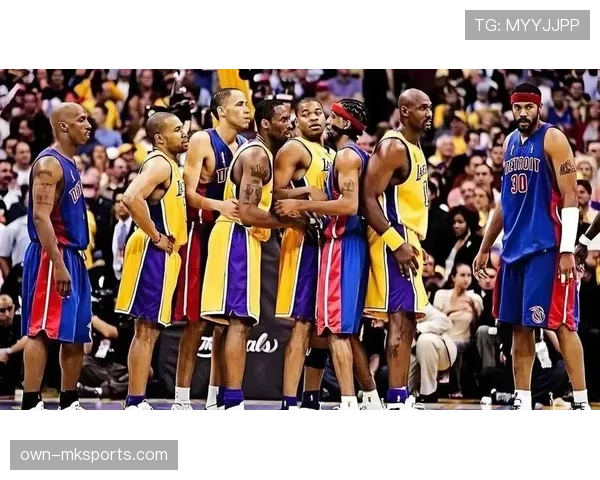 华莱士内线强攻拉开空间明显优于同期锋线球员